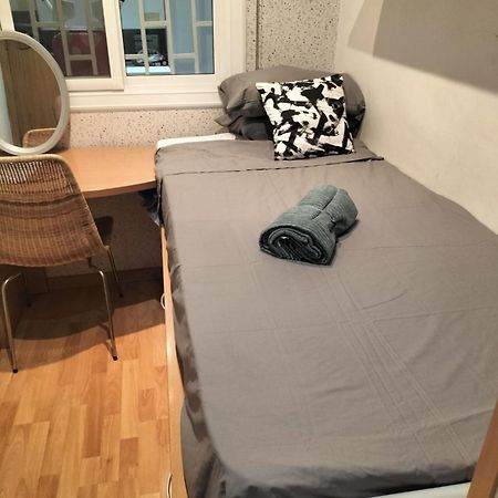 Habitacion En Piso Compartido Cerca Del Camp Nou L’Hospitalet de Llobregat Zewnętrze zdjęcie